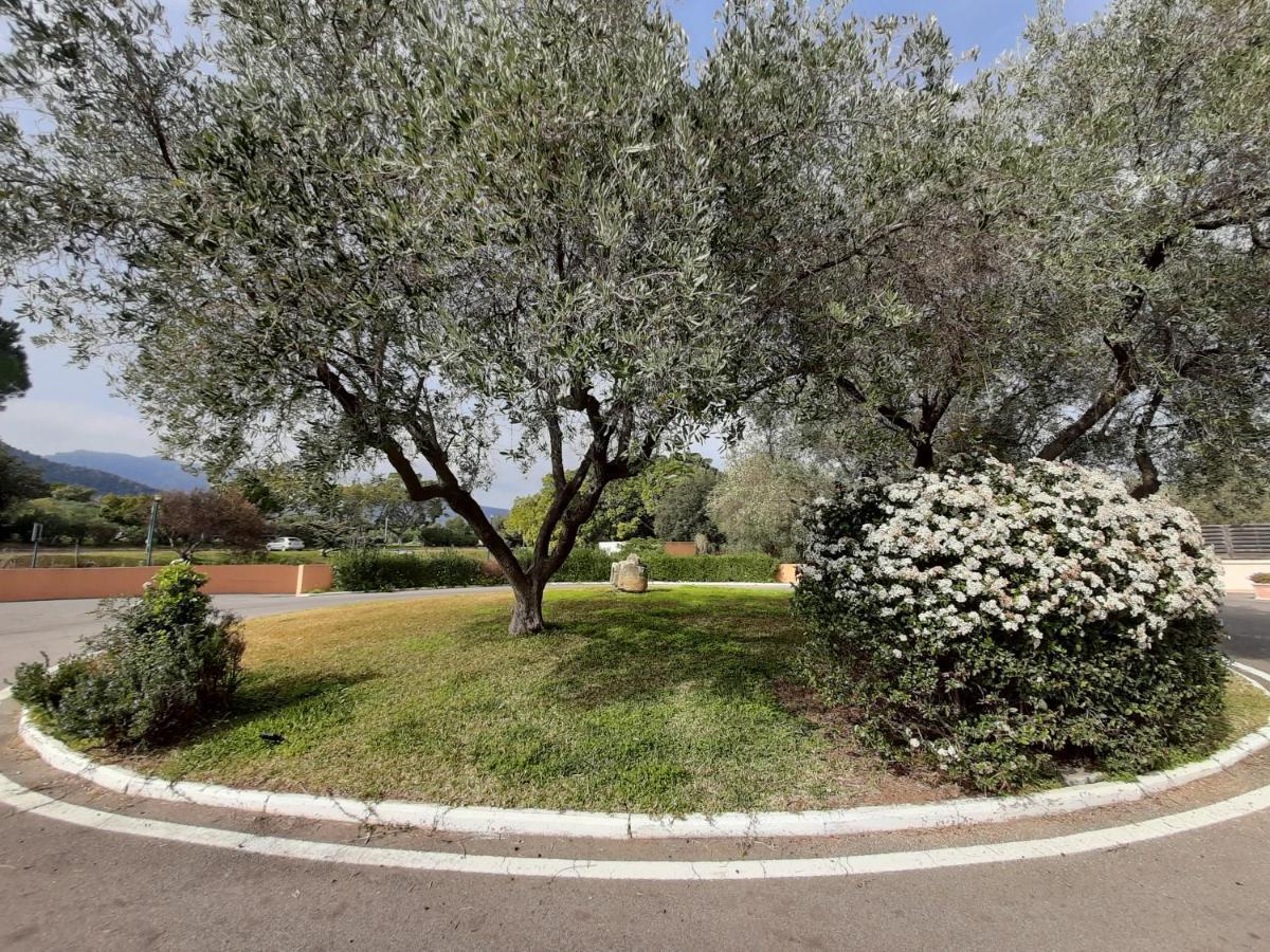 פולה Golf & Sea Residence Is Molas מראה חיצוני תמונה